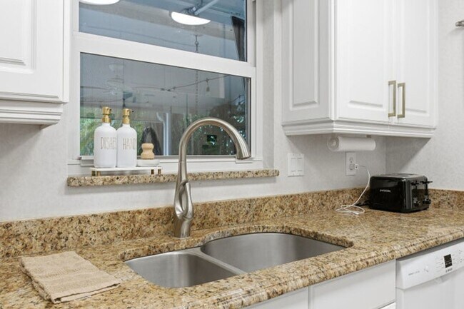 Photo - 1905 Meadow Ct