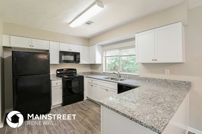 Photo - 3865 Scarsborough Dr SW