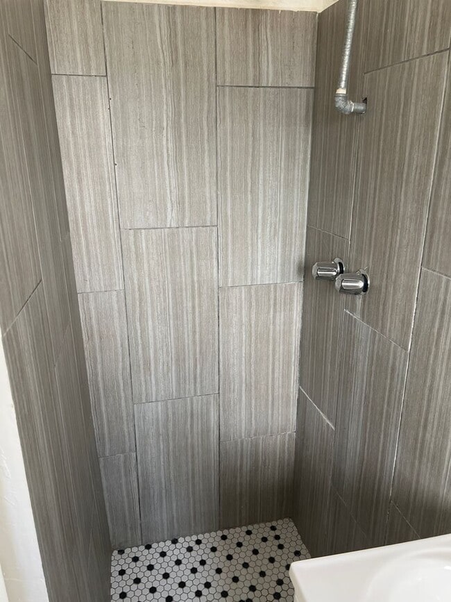 Photo - 2309 S 4th Ave Unidad 2