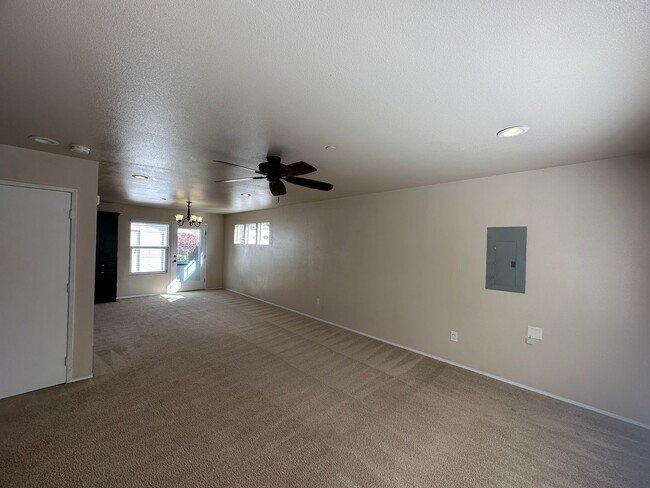 Photo - 2764 Arnold St