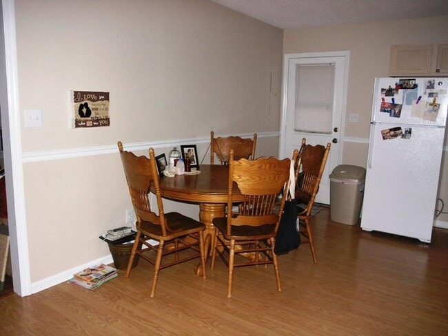 Photo - 1002 Birch Ct