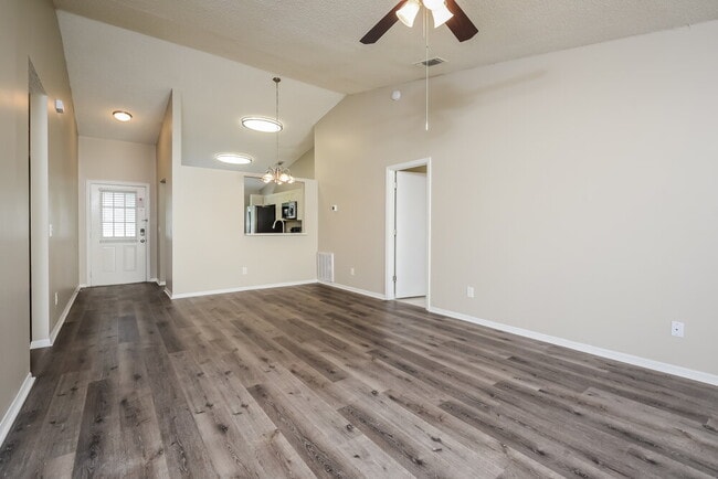 1220 Regal Ridge Dr