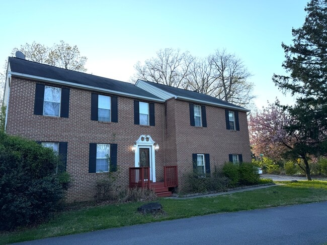 Building Photo - 5283 Ilchester Rd