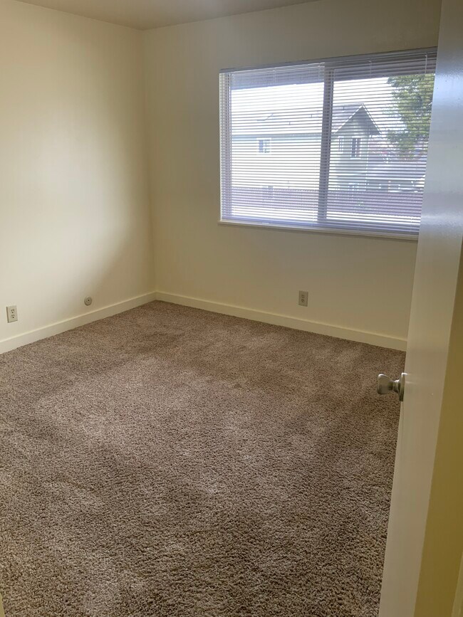 Bedroom - Westwood Garden Apartments