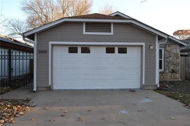 Building Photo - 5909 Jacob Glen