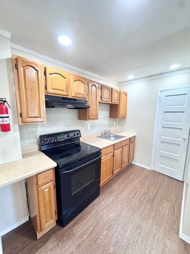 Photo - 1348 E 6th St Unit 2