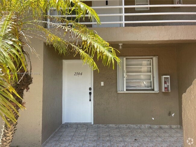 Building Photo - 2744 W 60th St Unit 51 Rental