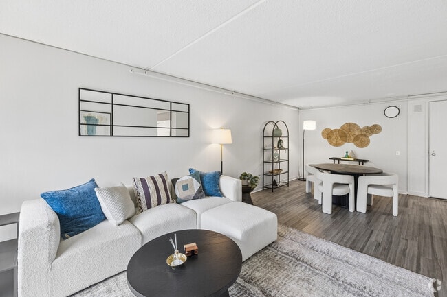 2BR, 1BA - 897SF - Living Room
