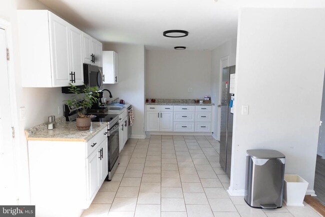 Photo - 325 Londontown Rd
