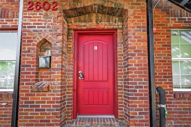 Photo - 2602 Isabella St
