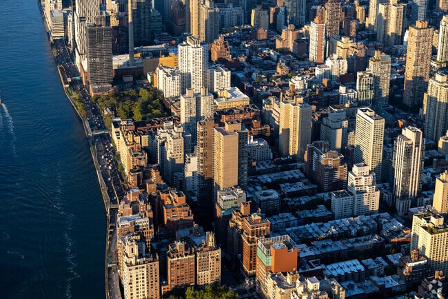 Photo - 60 E East End Ave