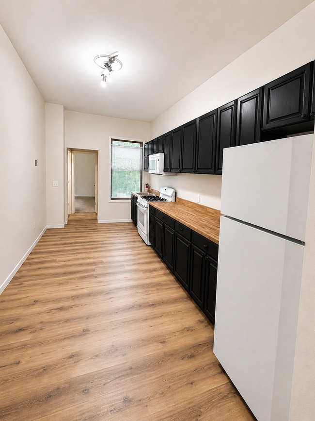 Building Photo - Clark Street North Unit 863 1