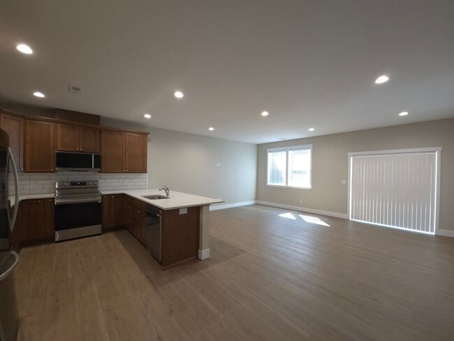 Photo - 1272 W Hanley Ave