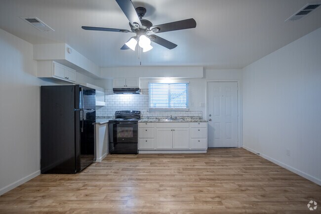 Studio - 522SF - Kitchen/Dining