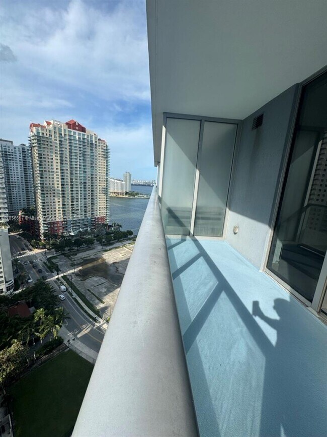 Photo - 1300 Brickell Ave Unidad 2112 Rental