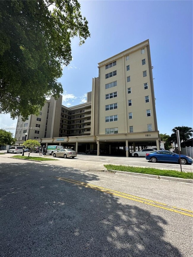 Photo - 1811 Jefferson St Unidad 310