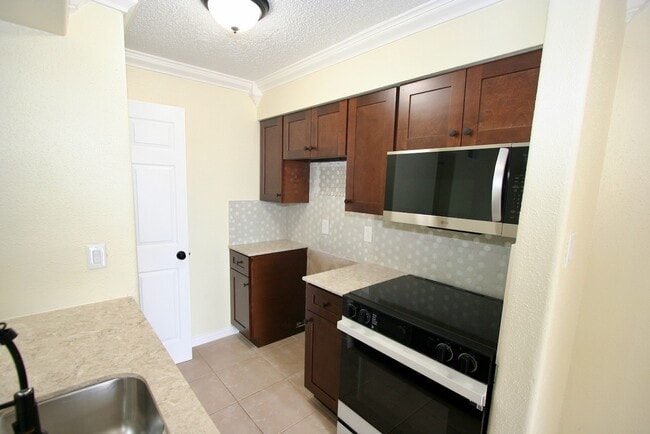 Photo - 17331 Red Oak Dr