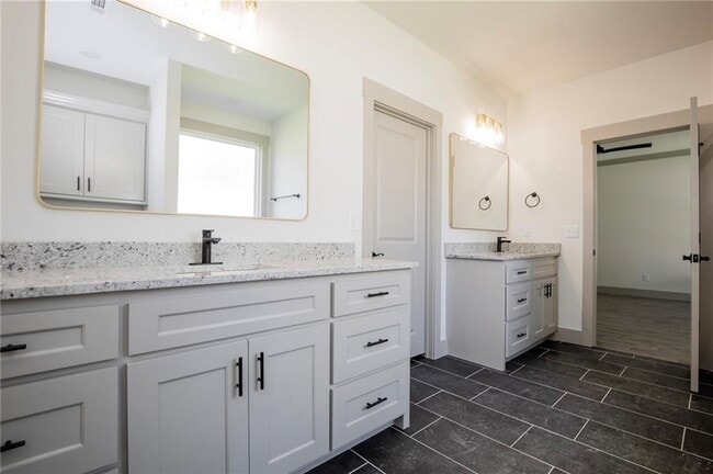 Photo - 108 White Oak St