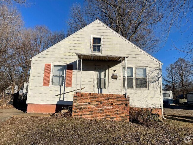 Building Photo - 4 Bed/1 Bath Rental