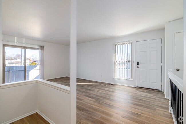 Dos habitaciones - sala de estar - Taylor Gardens Apartments