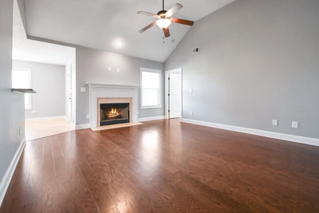 Photo - Pet Friendly Three Bedroom!