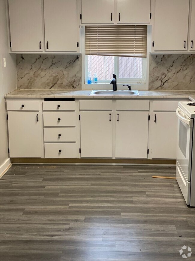 Building Photo - Newly Remodeled 3 bedroom 1 bath house