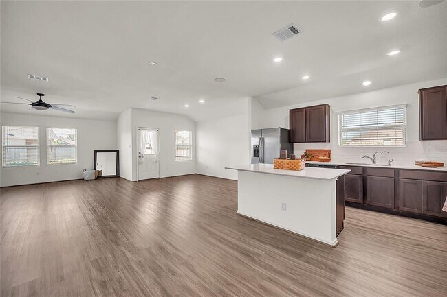 Photo - 119 Esparza Dr