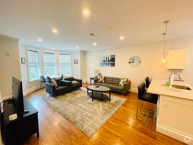 Building Photo - 1248 Beacon St Unit 7 Rental