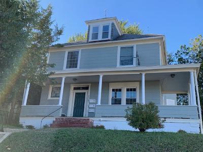 Large wraparound porch - 5508 Hampnett Ave Unit 2
