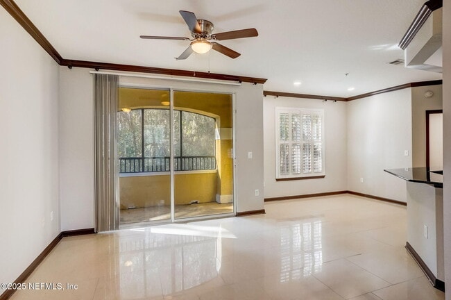 Photo - 8539 Gate Pkwy W Unit 1121