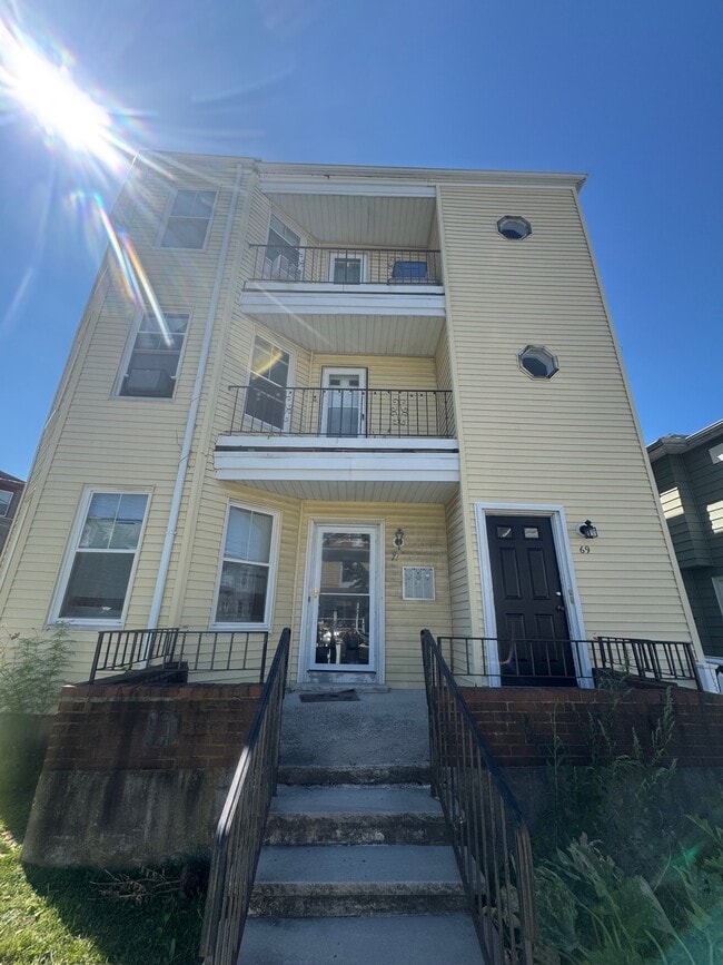 Building Photo - 71 Winchester St Unit 1 Rental