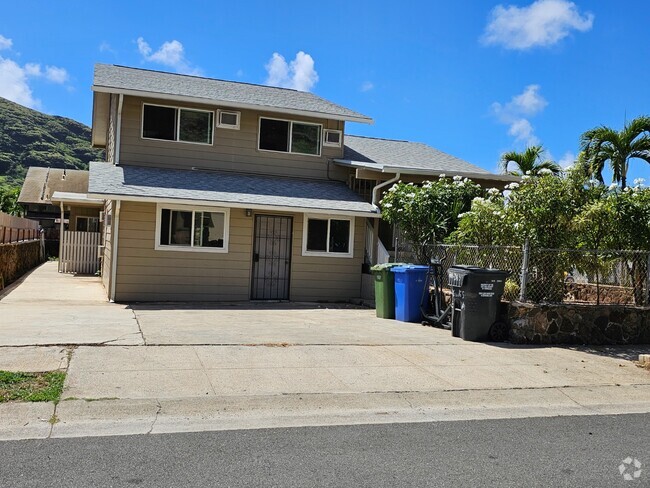 Building Photo - Spacious 8-Bedroom Family Home with Permit...