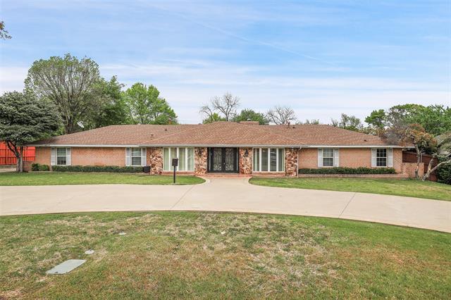 Building Photo - 6545 Lyndon B Johnson Fwy