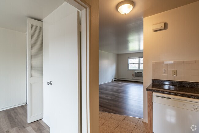1BR, 1BA - 657SF