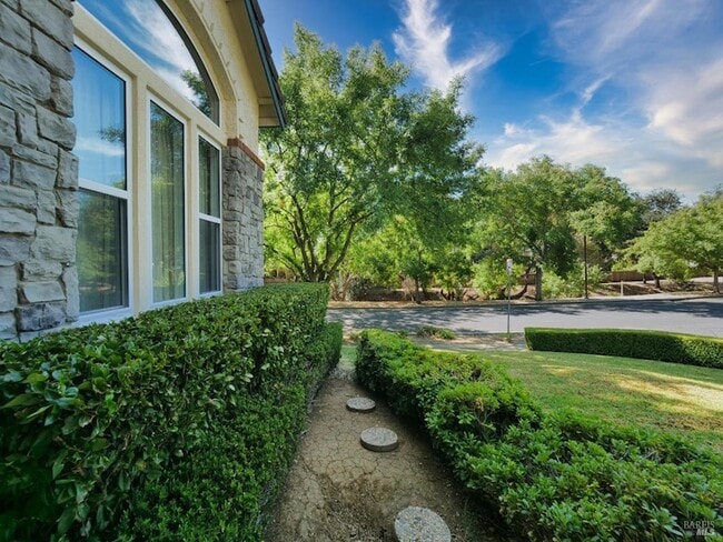3500 Crownridge Dr