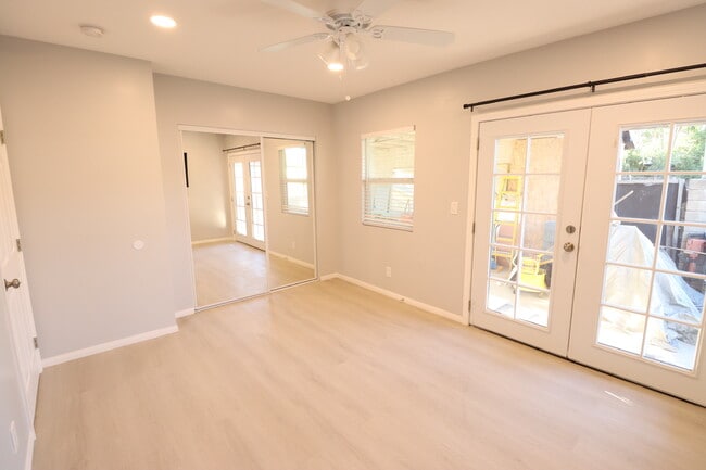 Photo - 465 W 2nd St