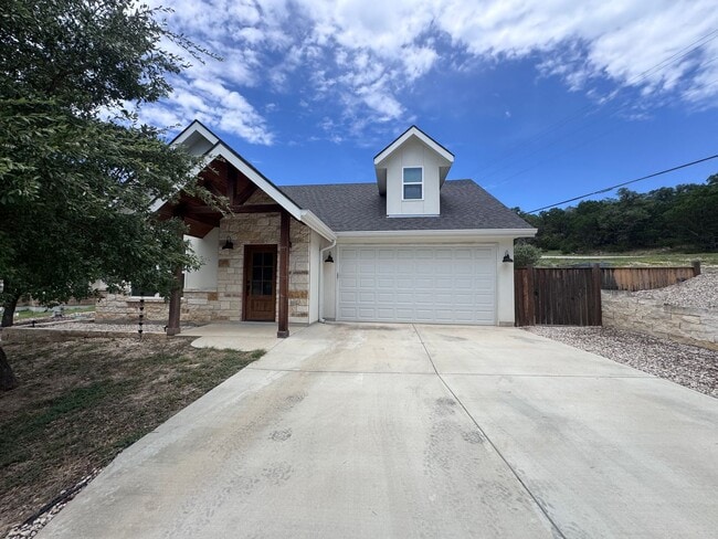 Building Photo - For Rent – 100 Brooklyn Dr, Canyon Lake, T... Rental
