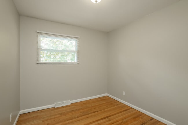 Photo - 909 Ridge Dr