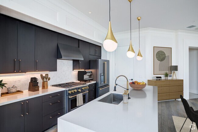 Building Photo - Sleek & Stylish 2/2 in the Heart of Downtown Unit AUK2 Rental