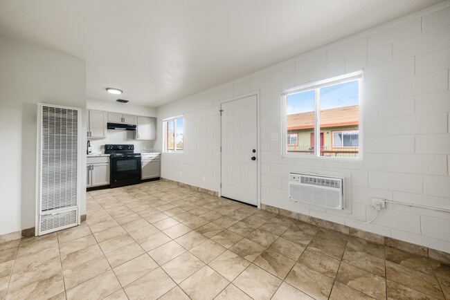 Photo - LOCUST CANYON APARTMENTS