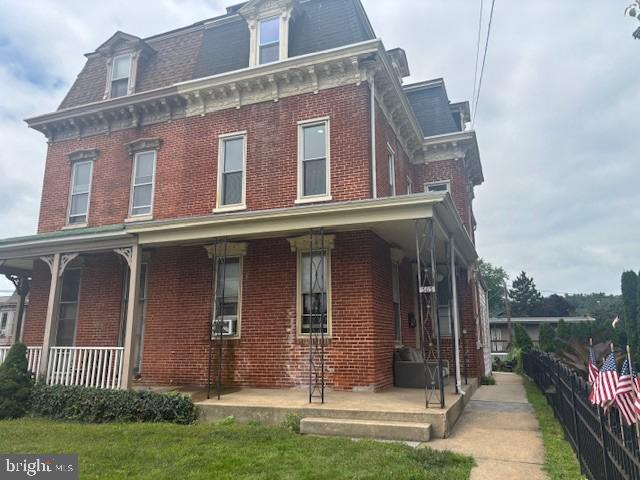Photo - 303 Chestnut St House