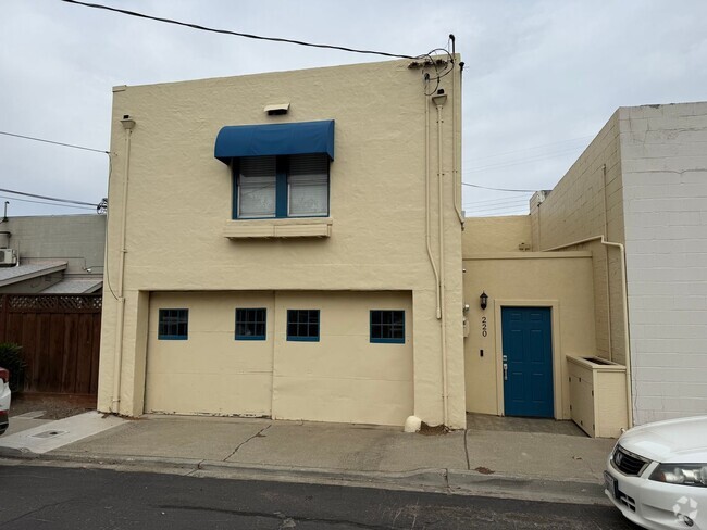 Building Photo - ADORABLE APARTMENT ON QUIET STREET IN DOWN...