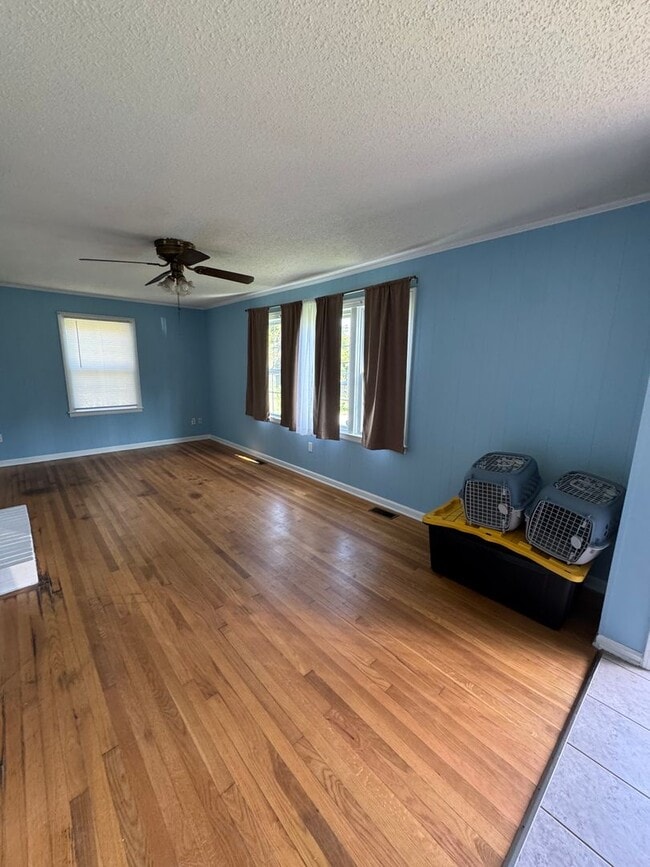 Photo - 829 Montclair Cir NW
