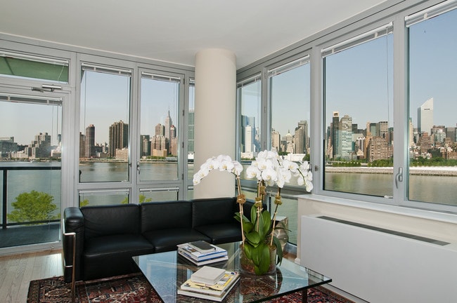 Photo - 4540 Center Blvd