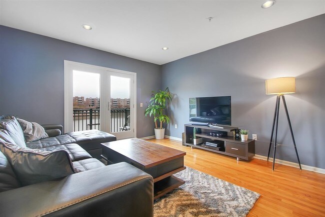 Photo - 142 The Promenade