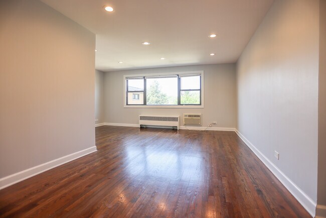 Photo - 6803 N Ridge Blvd Unit 207
