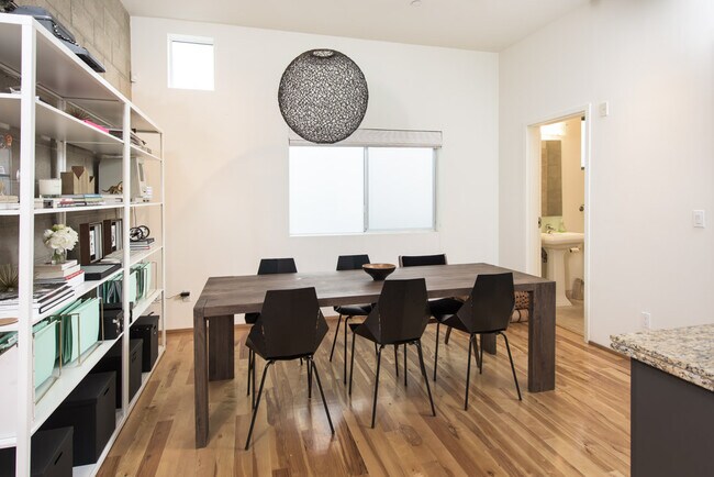 Photo - 717 N Highland Ave Unidad 7