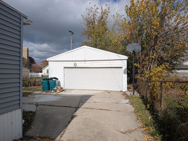 Photo - 3 bedrooms 2 bath Garden City