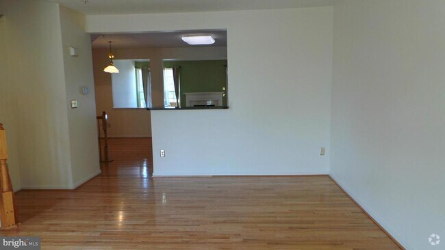 Building Photo - 1507 Pangbourne Way Rental