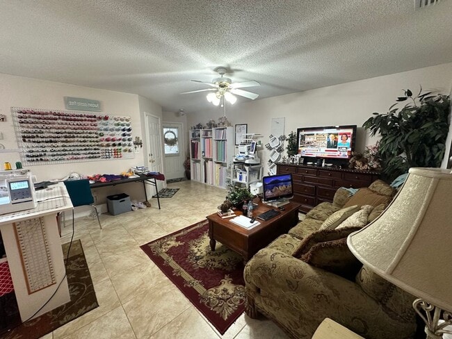 Building Photo - Cute 2 Bedroom 2 Bathroom 2 Car Garage Tow... Rental